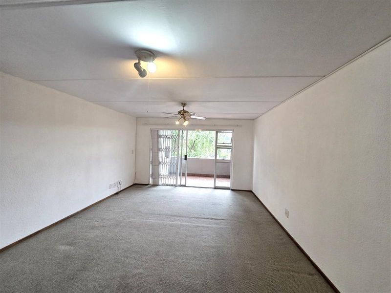 3-Bedroom Townhouse in Secure Boomed Area of Marais Steyn Park - Ideal for Young Families - Photo 2