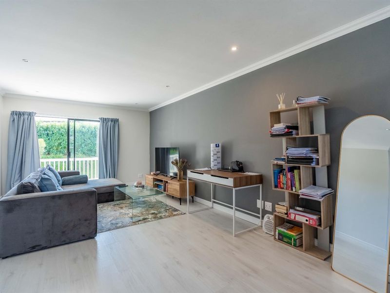 Pristine Two-Bedroom, Two-Bathroom Apartment - Photo 9