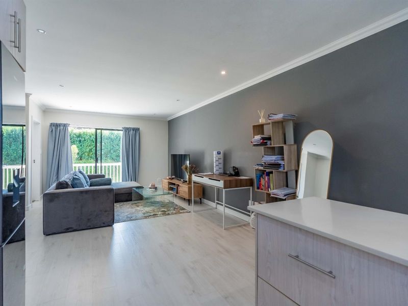 Pristine Two-Bedroom, Two-Bathroom Apartment - Photo 7