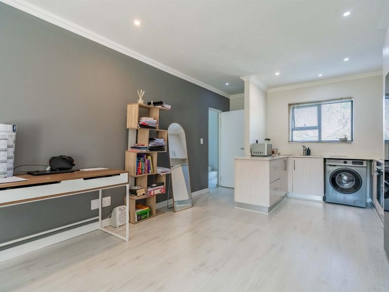 Pristine Two-Bedroom, Two-Bathroom Apartment - Photo 6