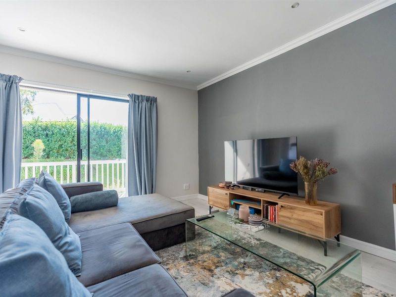 Pristine Two-Bedroom, Two-Bathroom Apartment - Photo 4