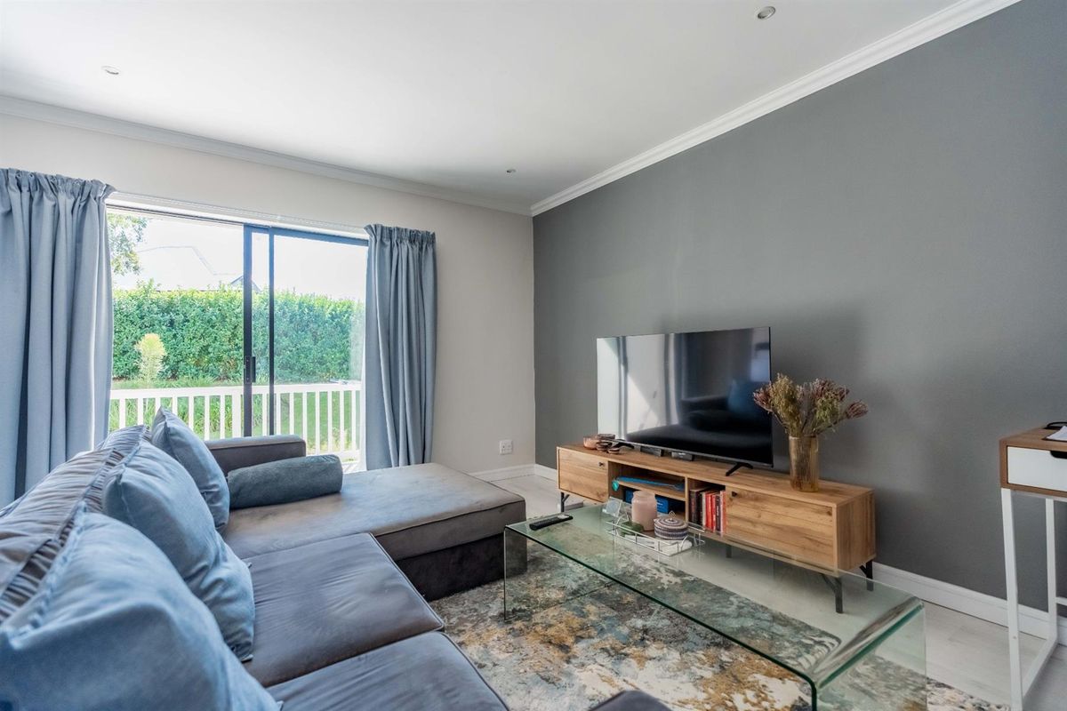 Pristine Two-Bedroom, Two-Bathroom Apartment - Photo 4