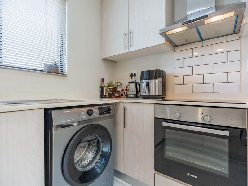 Pristine Two-Bedroom, Two-Bathroom Apartment - Photo 10