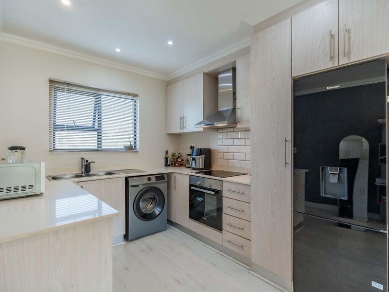 Pristine Two-Bedroom, Two-Bathroom Apartment - Photo 10