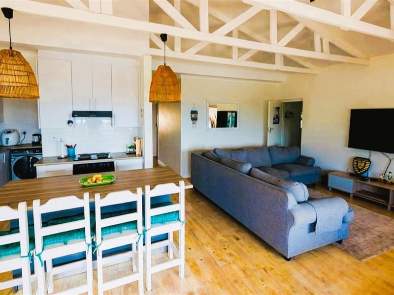5 Bedroom Beach House for Sale in Jeffreys Bay - Lower Point | Sea Views and direct Beach access - Photo 3