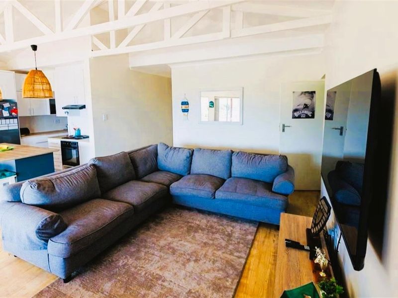 5 Bedroom Beach House for Sale in Jeffreys Bay - Lower Point | Sea Views and direct Beach access - Photo 2