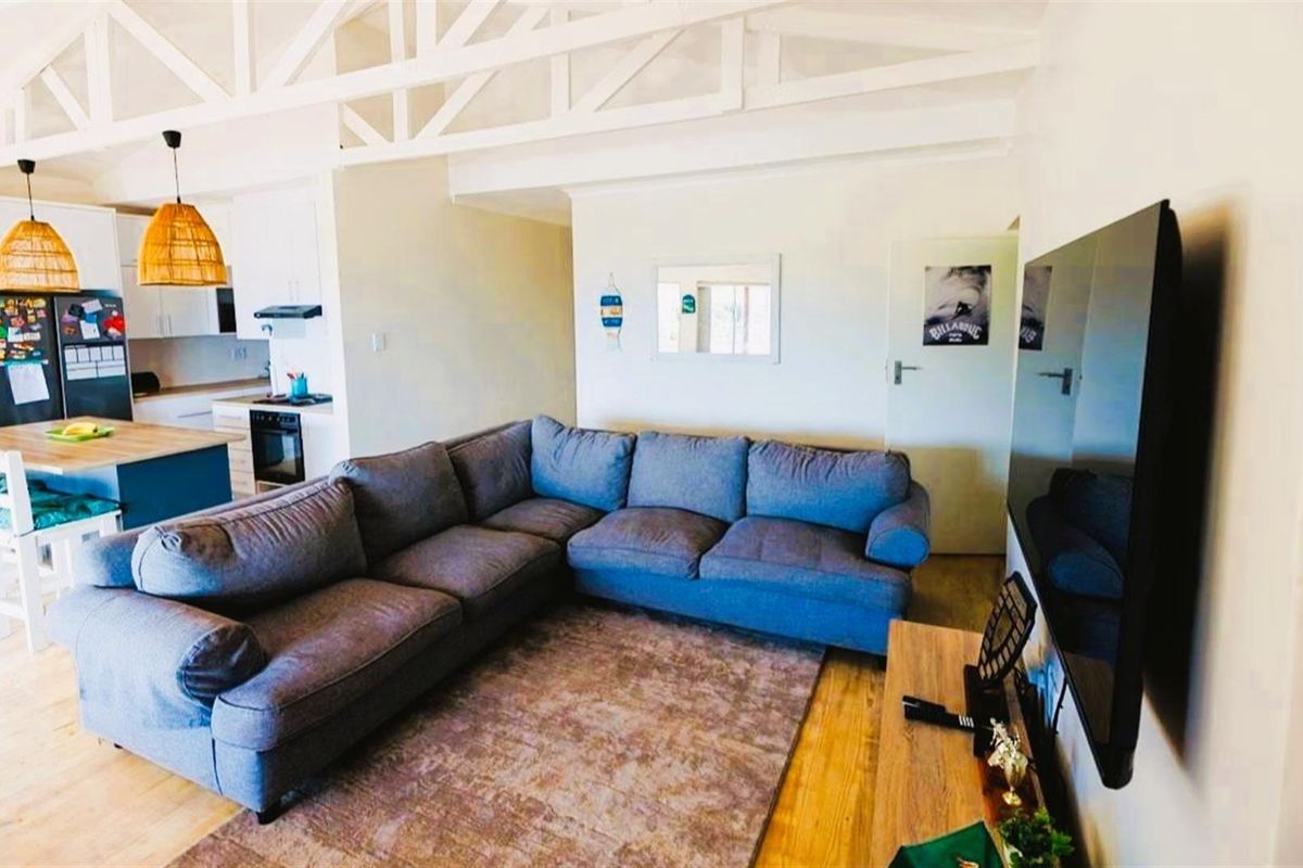 5 Bedroom Beach House for Sale in Jeffreys Bay - Lower Point | Sea Views and direct Beach access - Photo 2