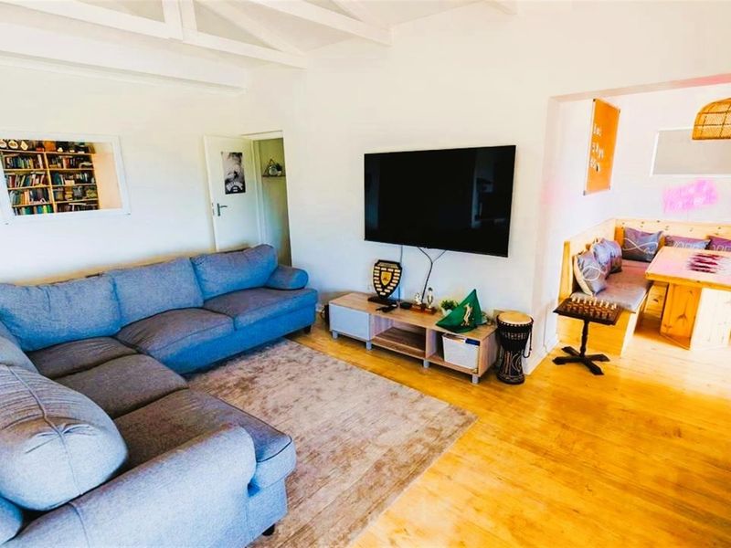 5 Bedroom Beach House for Sale in Jeffreys Bay - Lower Point | Sea Views and direct Beach access - Photo 6