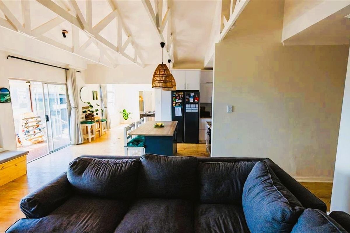5 Bedroom Beach House for Sale in Jeffreys Bay - Lower Point | Sea Views and direct Beach access - Photo 4
