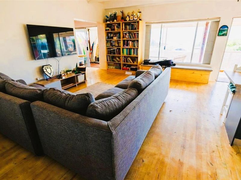 5 Bedroom Beach House for Sale in Jeffreys Bay - Lower Point | Sea Views and direct Beach access - Photo 5