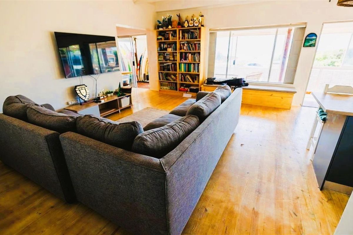 5 Bedroom Beach House for Sale in Jeffreys Bay - Lower Point | Sea Views and direct Beach access - Photo 5