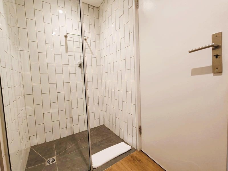 Studio Apartments For Sale in Woodstock, Cape Town - Photo 9