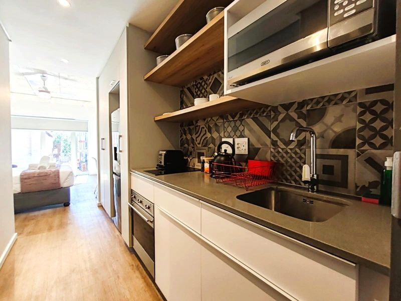 Studio Apartments For Sale in Woodstock, Cape Town - Photo 3