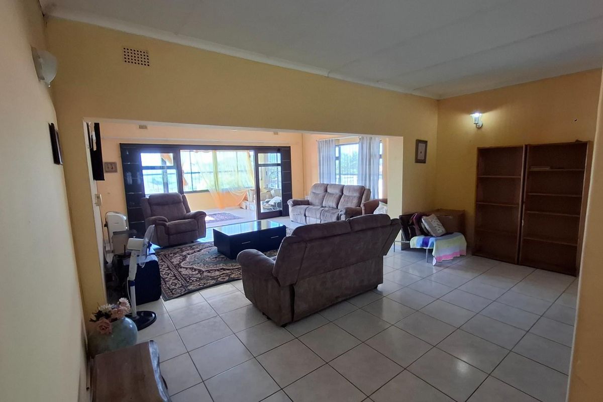 Huge family home for the entertainer - Photo 5