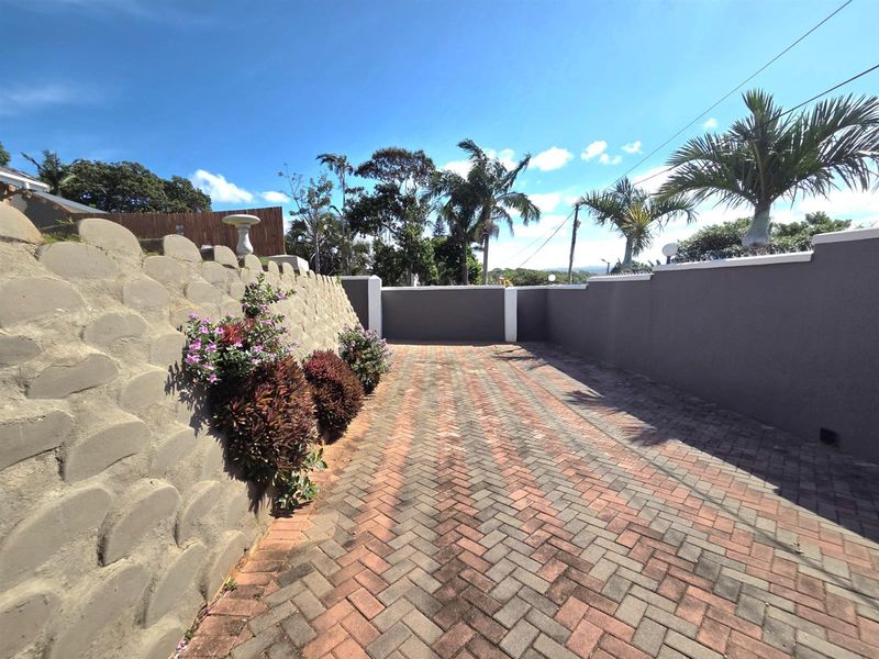 Spacious Retreat with Pool and Flatlets - Photo 5