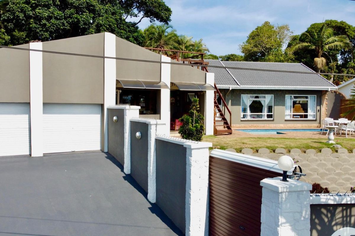 Spacious Retreat with Pool and Flatlets - Photo 2