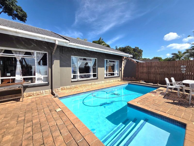 Spacious Retreat with Pool and Flatlets - Photo 7