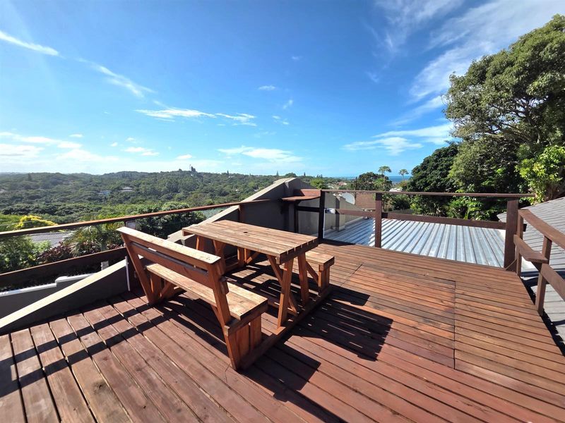 Spacious Retreat with Pool and Flatlets - Photo 3