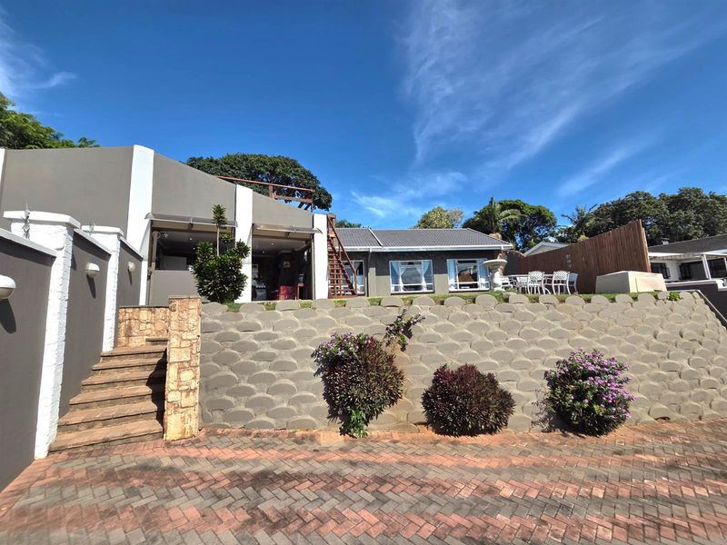 Spacious Retreat with Pool and Flatlets - Photo 4