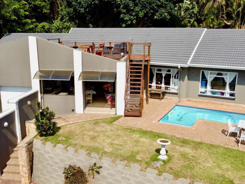 Spacious Retreat with Pool and Flatlets - Photo 1