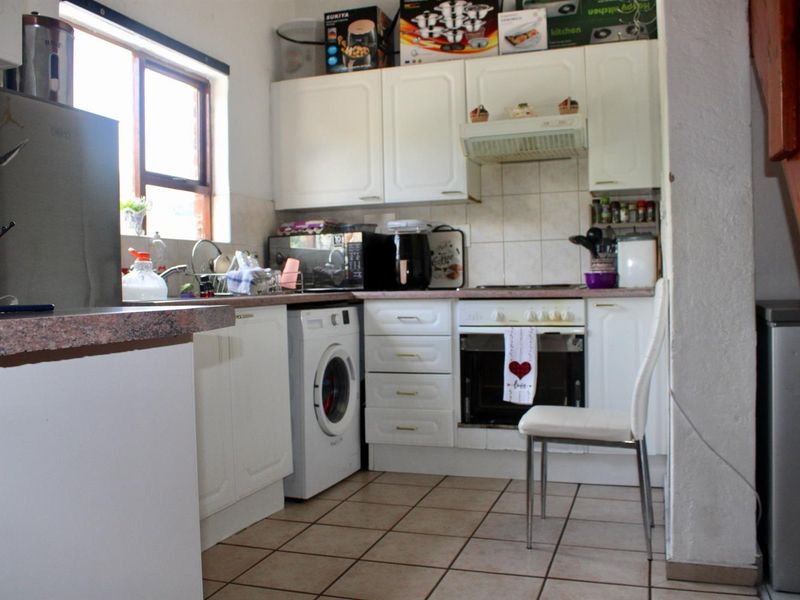 Spacious 2-Bedroom Loft Townhouse To Rent in Morningside - Photo 8