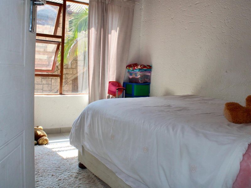 Spacious 2-Bedroom Loft Townhouse To Rent in Morningside - Photo 9