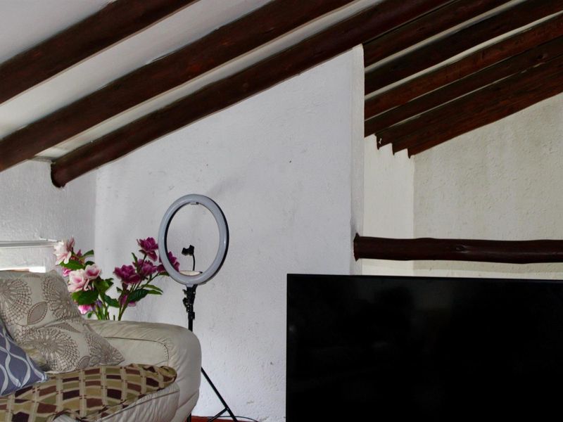 Spacious 2-Bedroom Loft Townhouse To Rent in Morningside - Photo 3