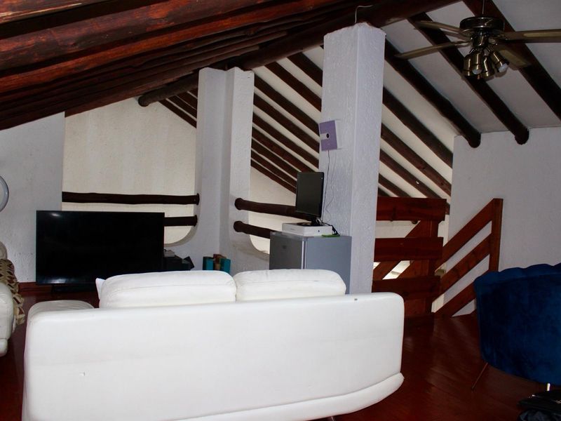 Spacious 2-Bedroom Loft Townhouse To Rent in Morningside - Photo 2