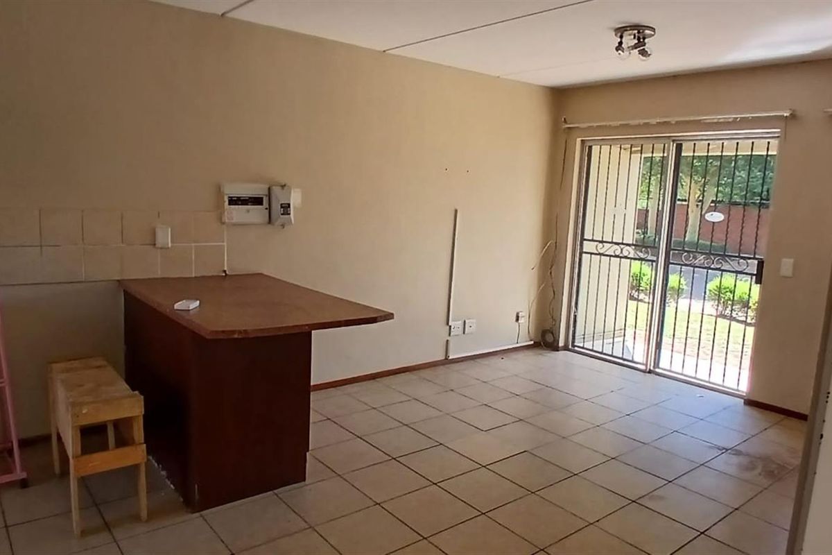 Spacious Apartment For Sale in Theresapark, Akasia - Photo 5