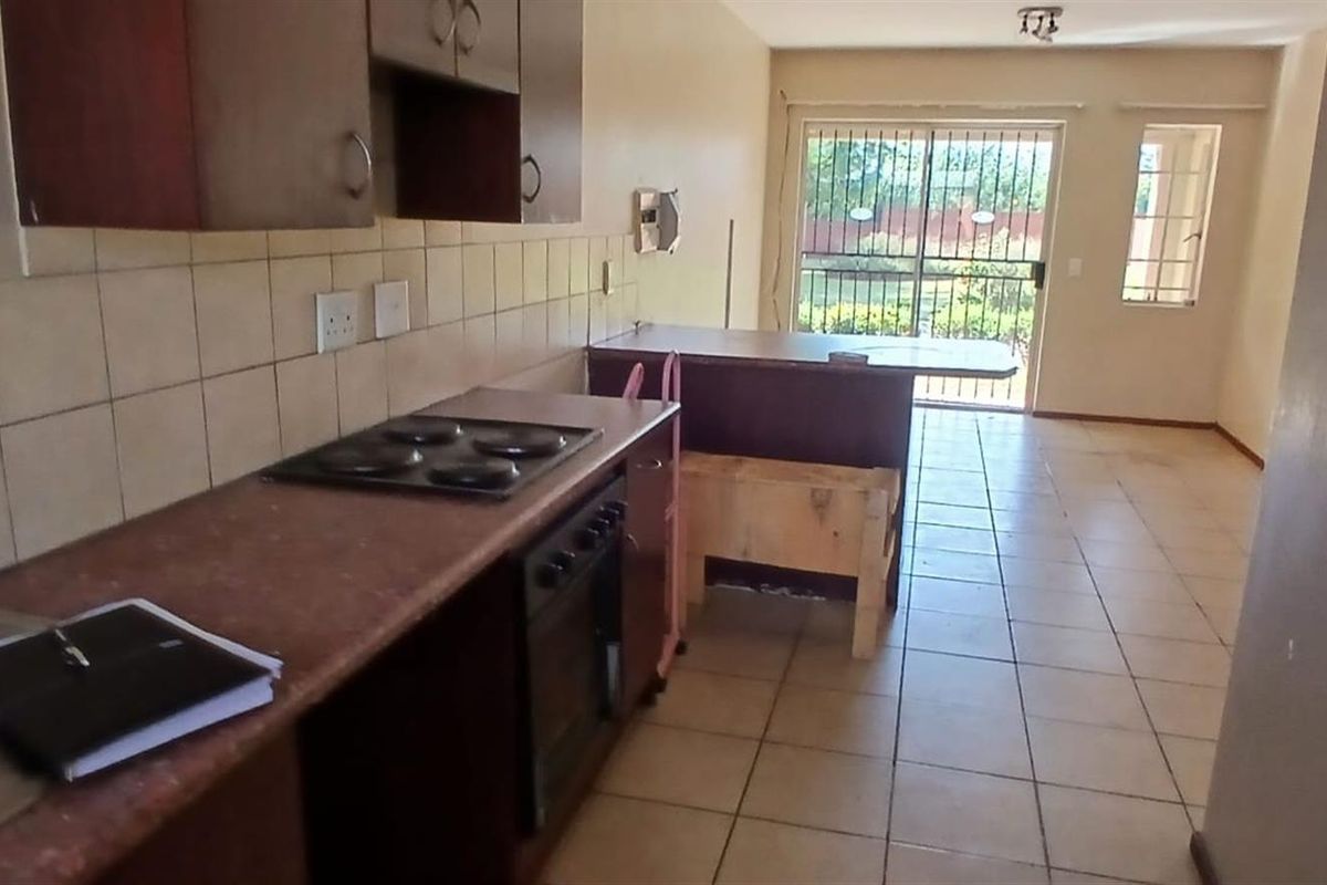 Spacious Apartment For Sale in Theresapark, Akasia - Photo 2