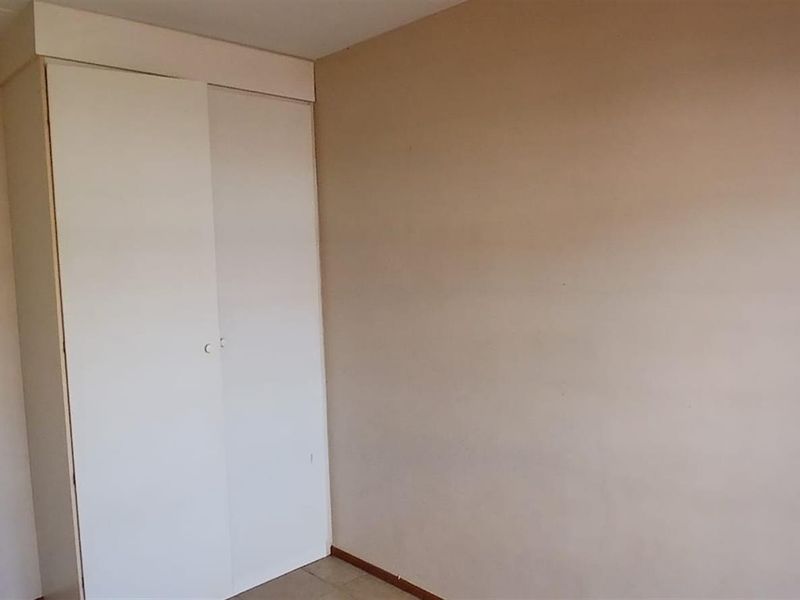 Spacious Apartment For Sale in Theresapark, Akasia - Photo 10