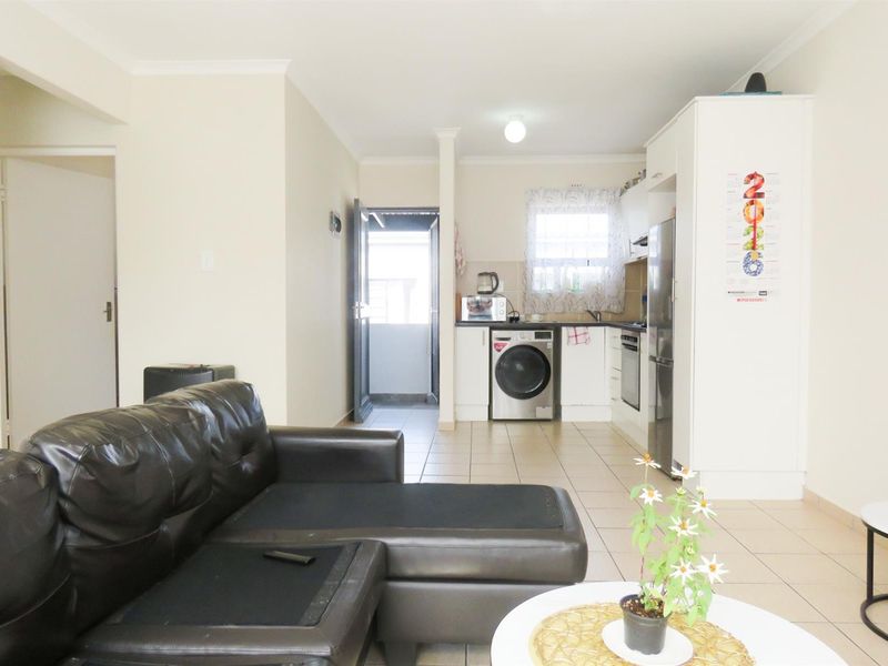 Ideal first time home or rental investment apartment for sale in Parklands, Blouberg - Photo 2