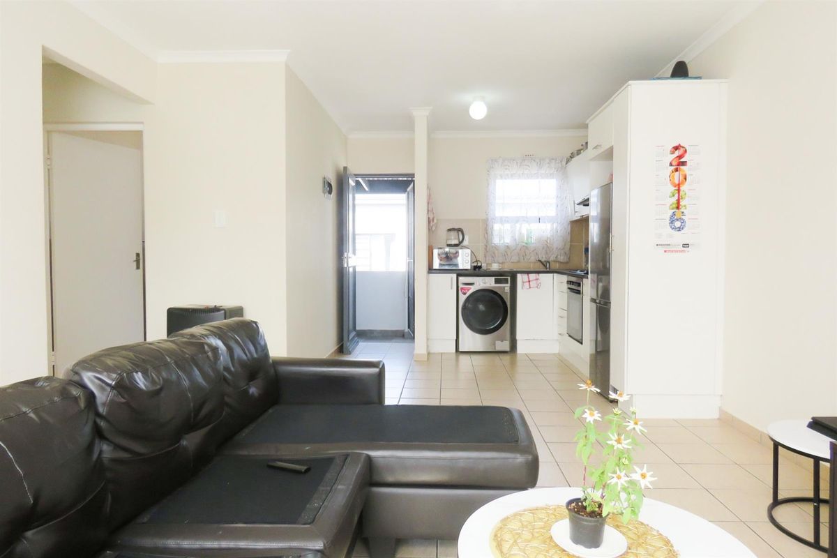 Ideal first time home or rental investment apartment for sale in Parklands, Blouberg - Photo 2