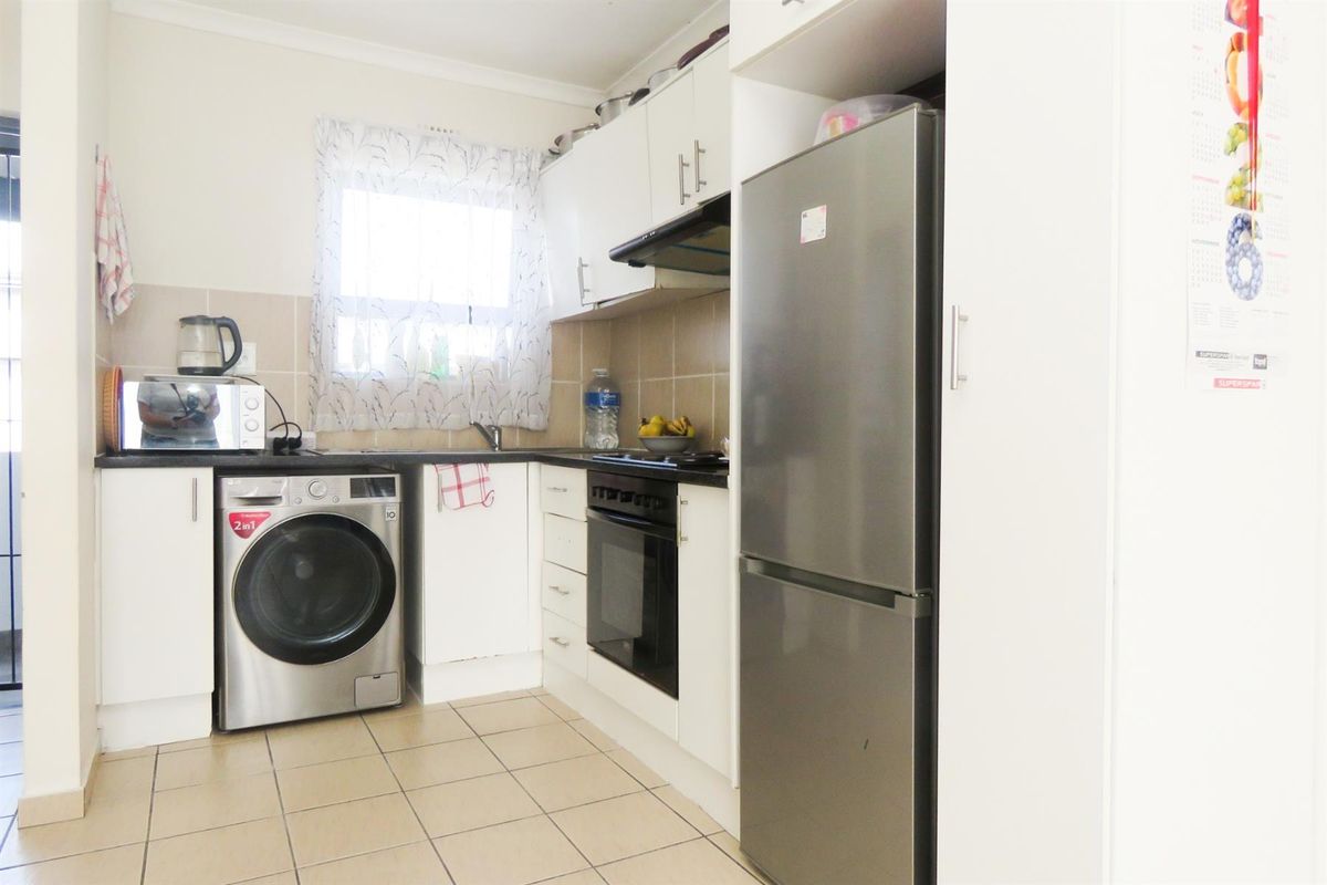 Ideal first time home or rental investment apartment for sale in Parklands, Blouberg - Photo 3