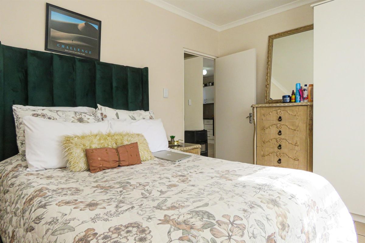 Ideal first time home or rental investment apartment for sale in Parklands, Blouberg - Photo 5