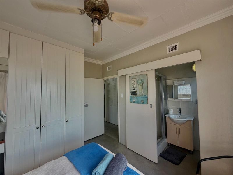 Beachside Bliss - Fully Furnished Apartment in Prime Coastal Location - Photo 6