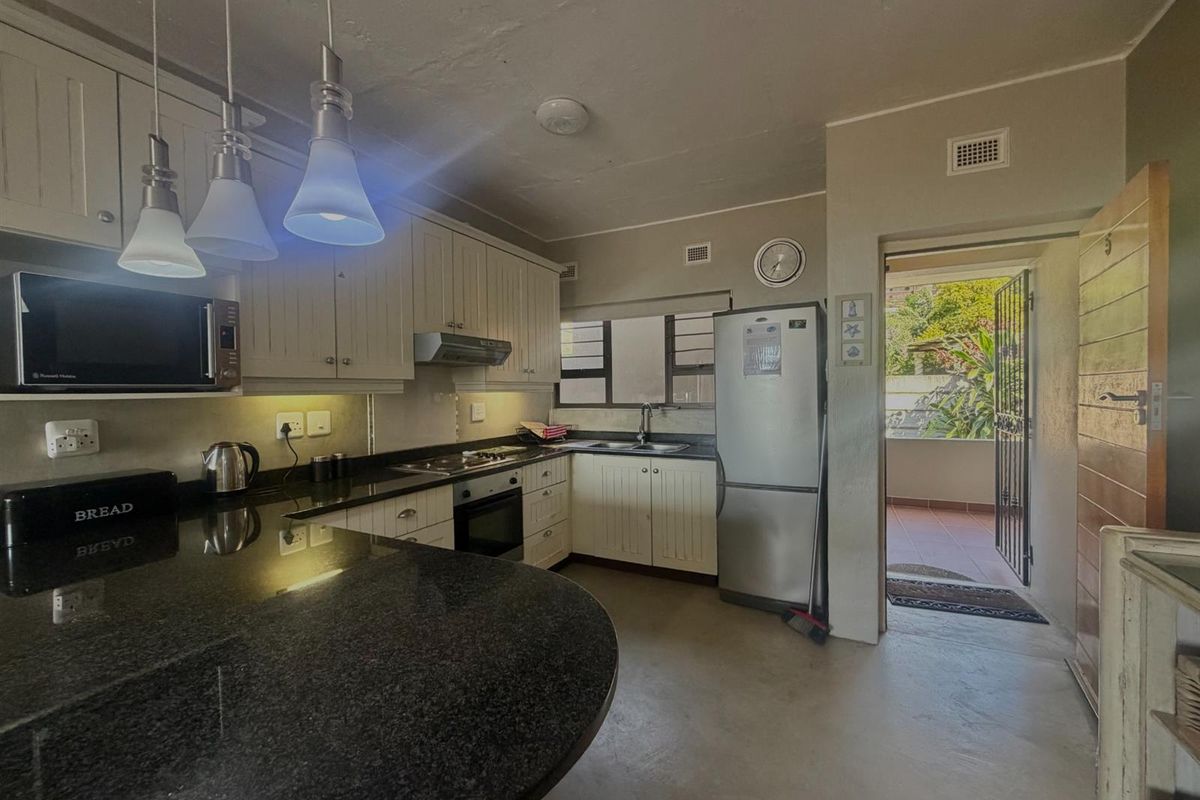 Beachside Bliss - Fully Furnished Apartment in Prime Coastal Location - Photo 2