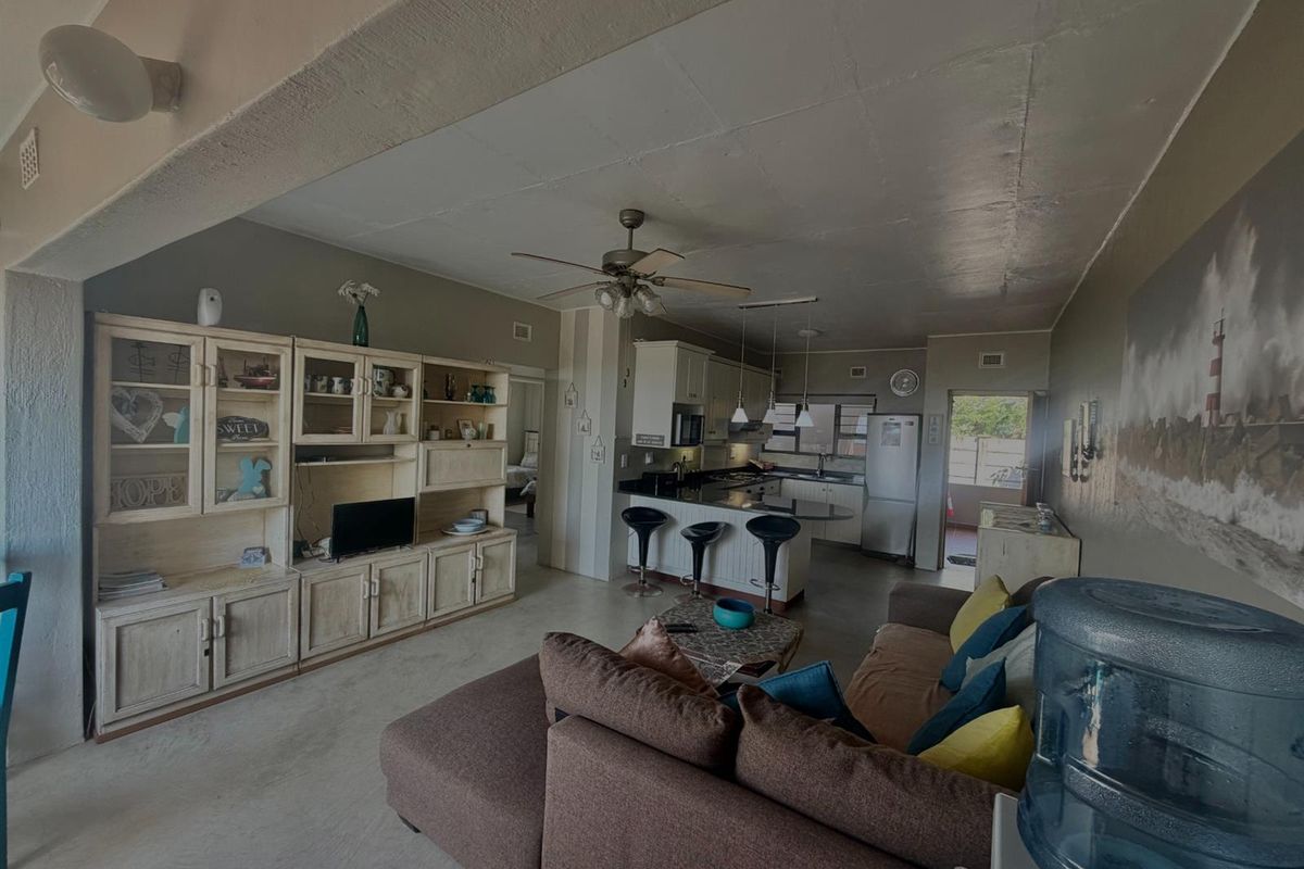 Beachside Bliss - Fully Furnished Apartment in Prime Coastal Location - Photo 4