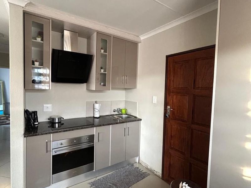 House For Sale in Vanderbijlpark CE 4, Vanderbijlpark CE, Vanderbijlpark - Photo 2