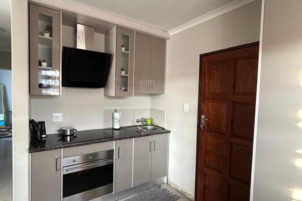 House For Sale in Vanderbijlpark CE 4, Vanderbijlpark CE, Vanderbijlpark - Photo 2
