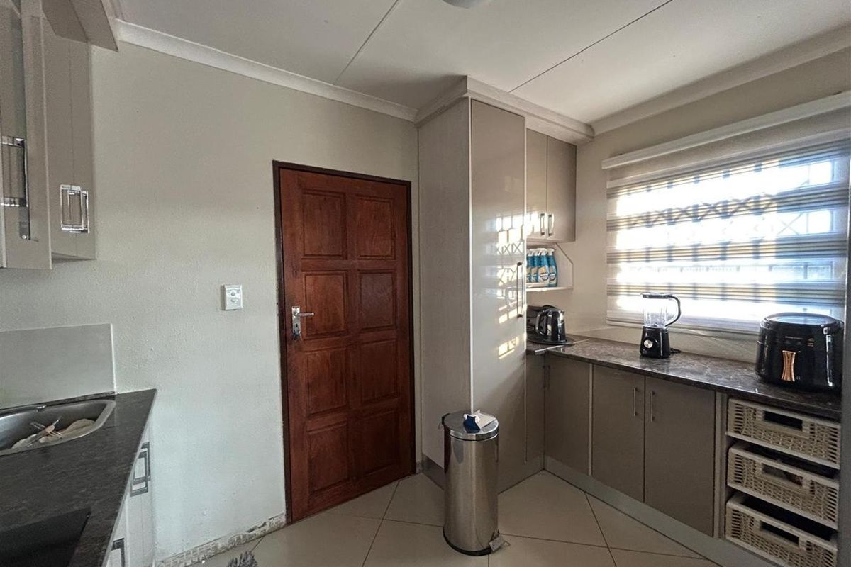 House For Sale in Vanderbijlpark CE 4, Vanderbijlpark CE, Vanderbijlpark - Photo 5
