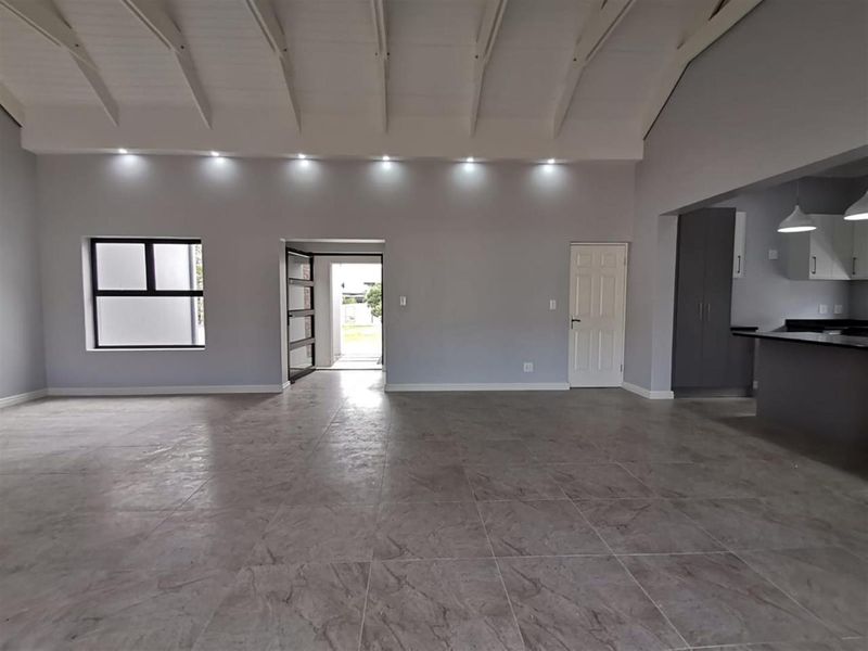 House For Sale in Paarl South, Paarl - Photo 8
