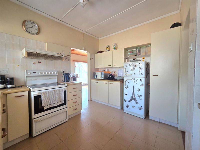 Beautiful Sea View Family Home - Photo 10