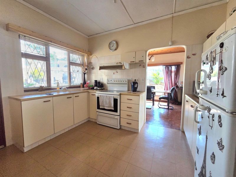 Beautiful Sea View Family Home - Photo 9