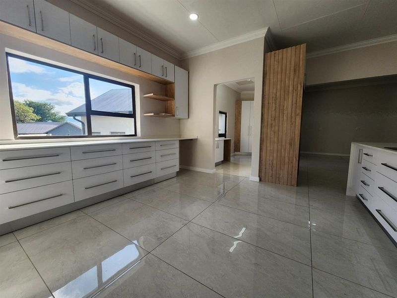 Contemporary Family Living with Added Versatility in Golden Acres Estate - Photo 6