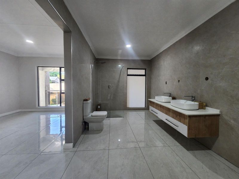 Contemporary Family Living with Added Versatility in Golden Acres Estate - Photo 10