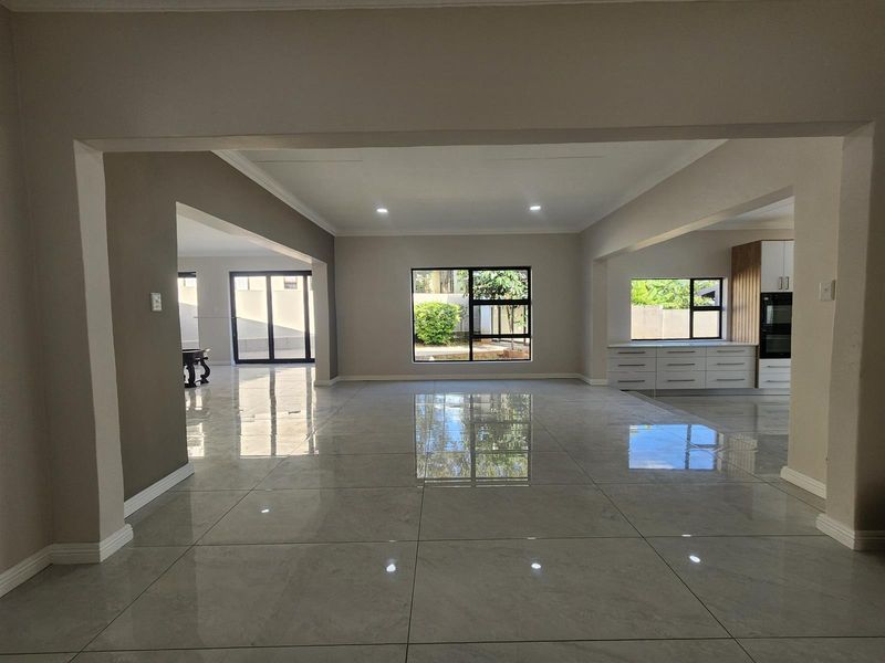 Contemporary Family Living with Added Versatility in Golden Acres Estate - Photo 3