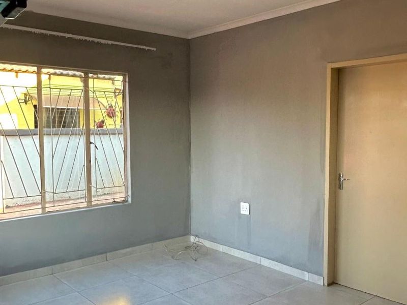 2 Bedroom House to Rent in Soshanguve B2, Utilities Included - Photo 9