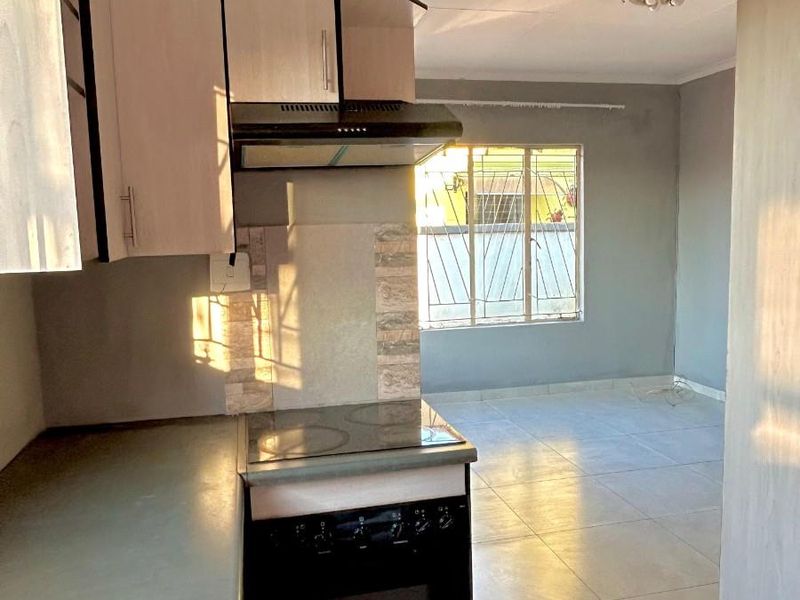 2 Bedroom House to Rent in Soshanguve B2, Utilities Included - Photo 8