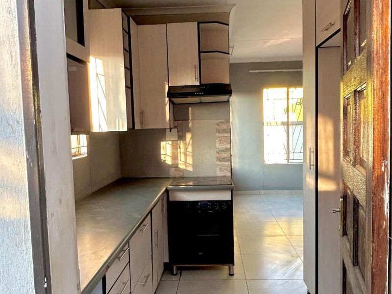 2 Bedroom House to Rent in Soshanguve B2, Utilities Included - Photo 7